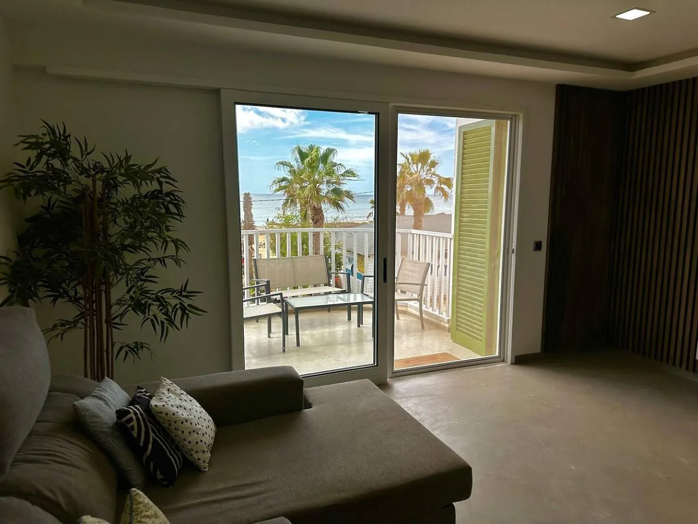 Leme Bedje Sea View - By Bobbywashere Santa Maria
