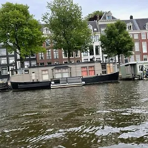 https://houseboat-amstel-river-studio.amsterdamhotelsnl.com